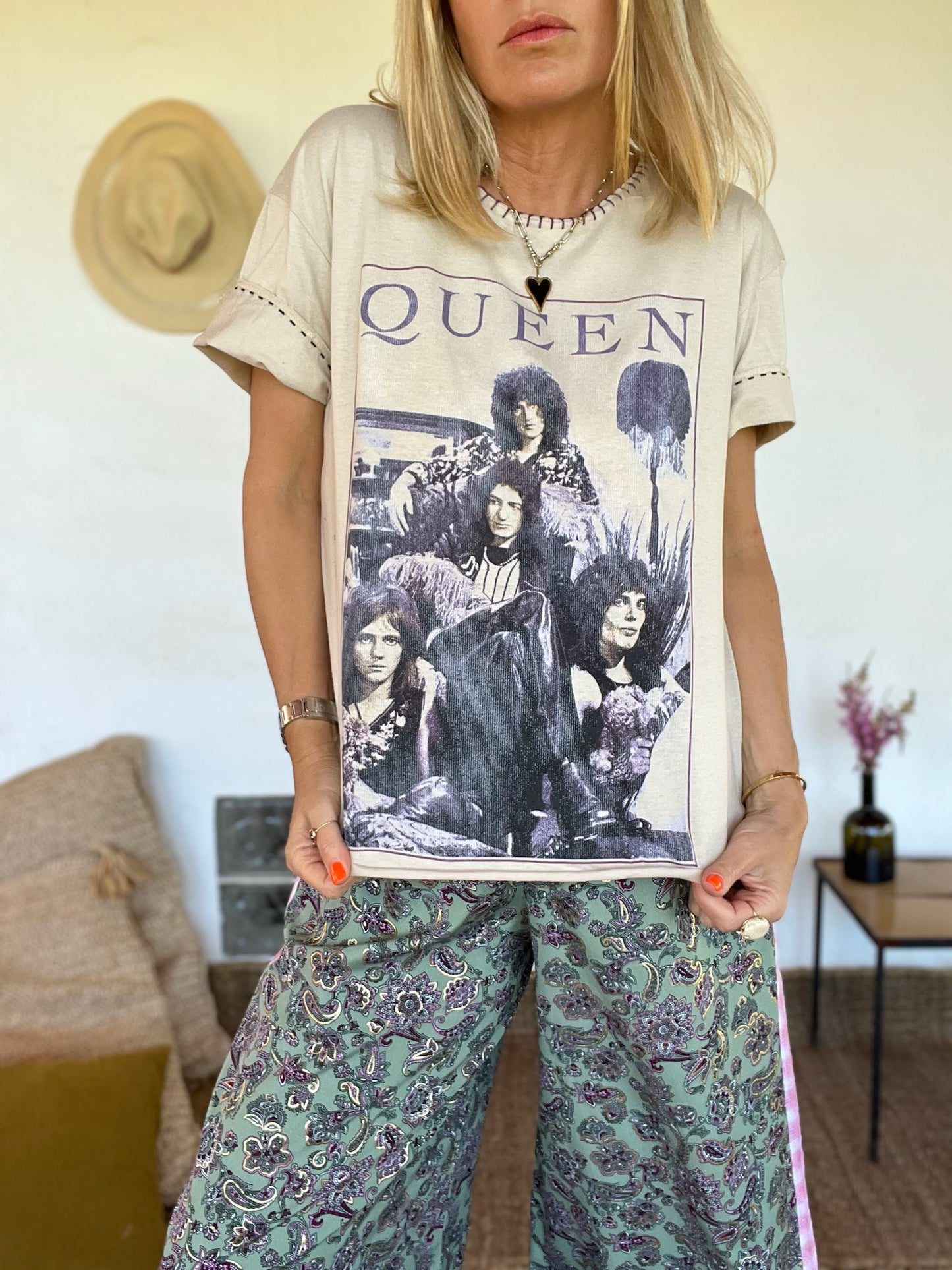 T- SHIRT QUEEN